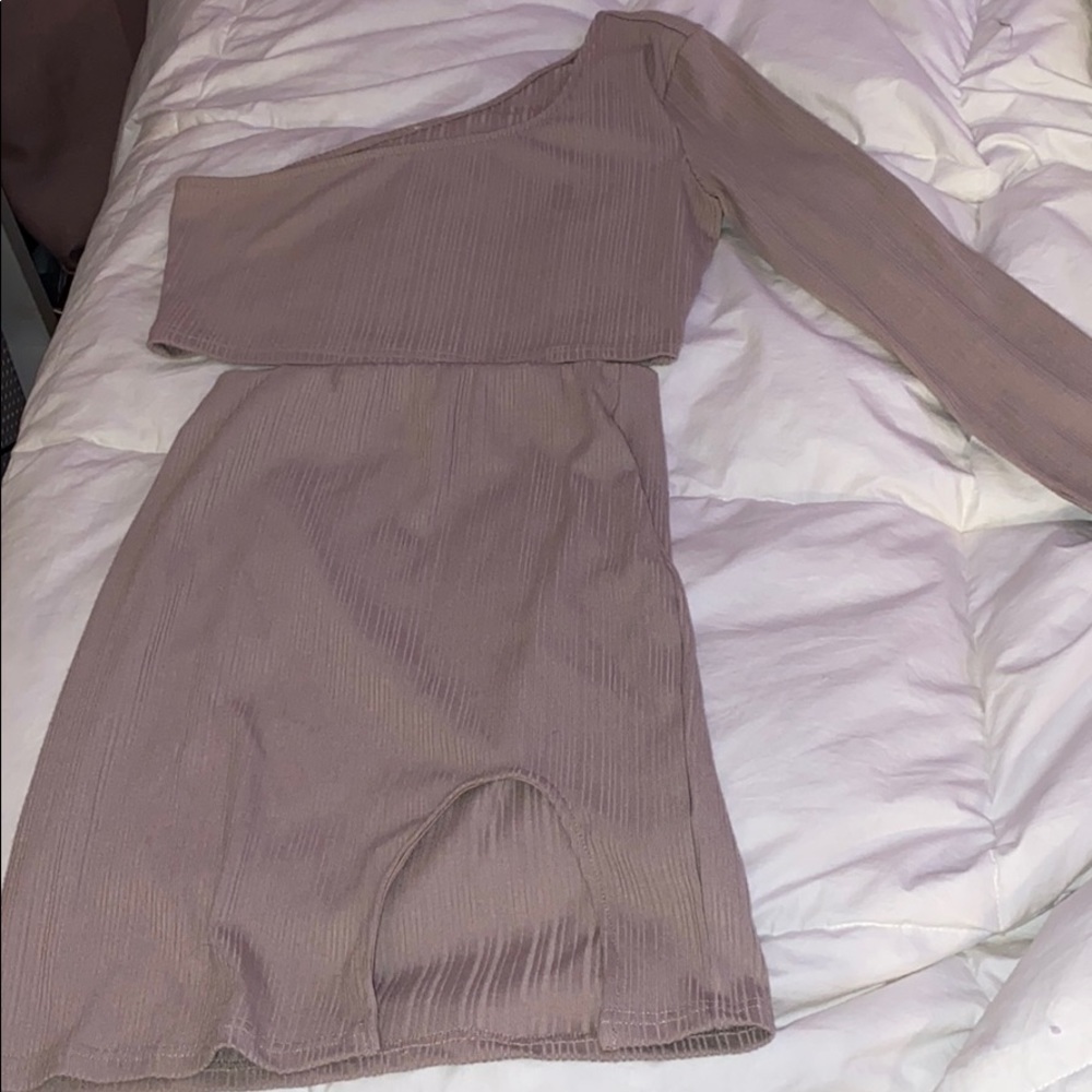 Two piece set showpo size 4